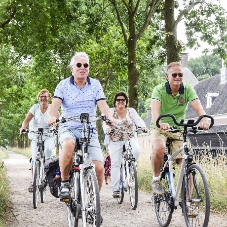 amerongen-fietsen-stelletjes-zomer-zon-bos-lachen.jpg